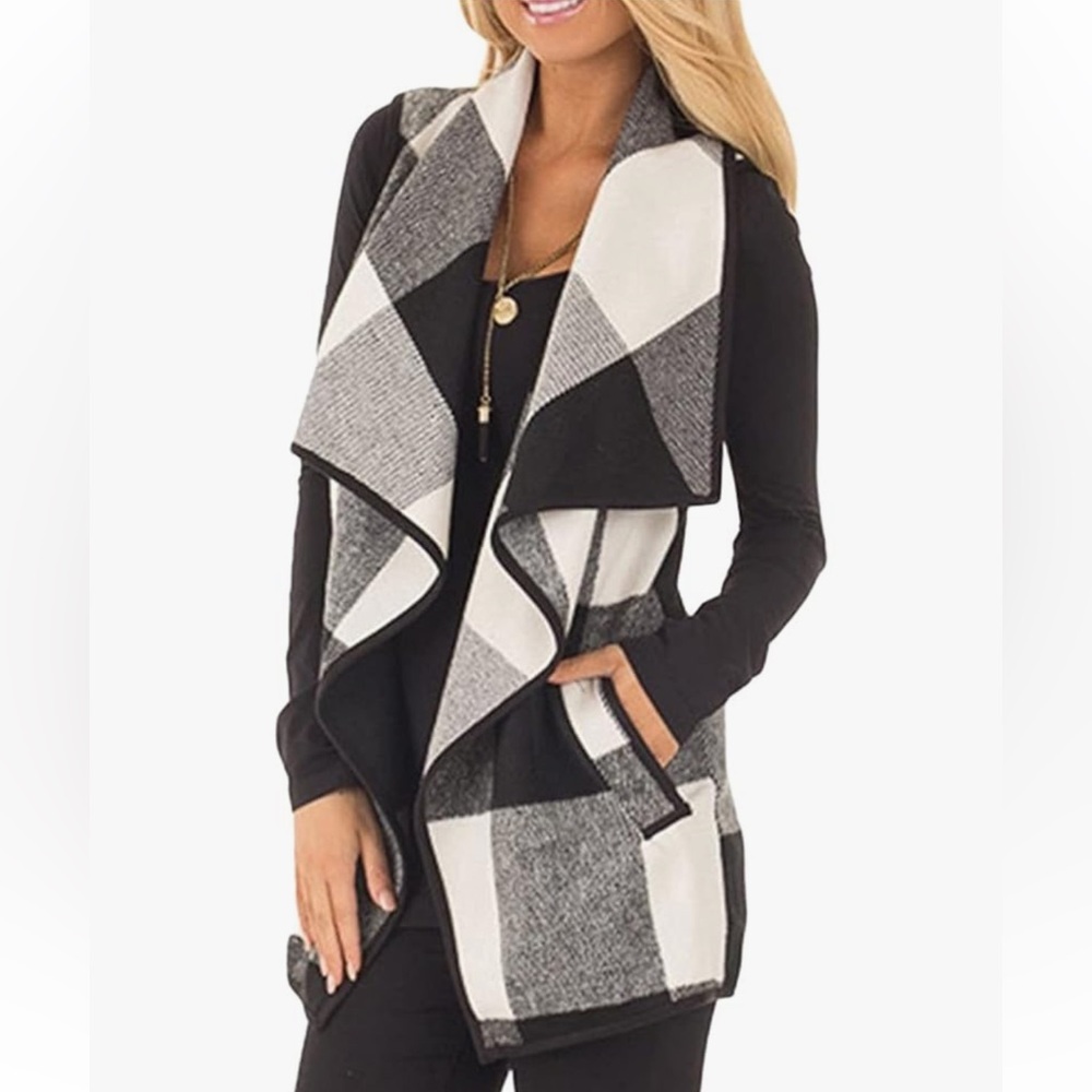 NWT Black and White Plaid Vest Jacket Size Medium